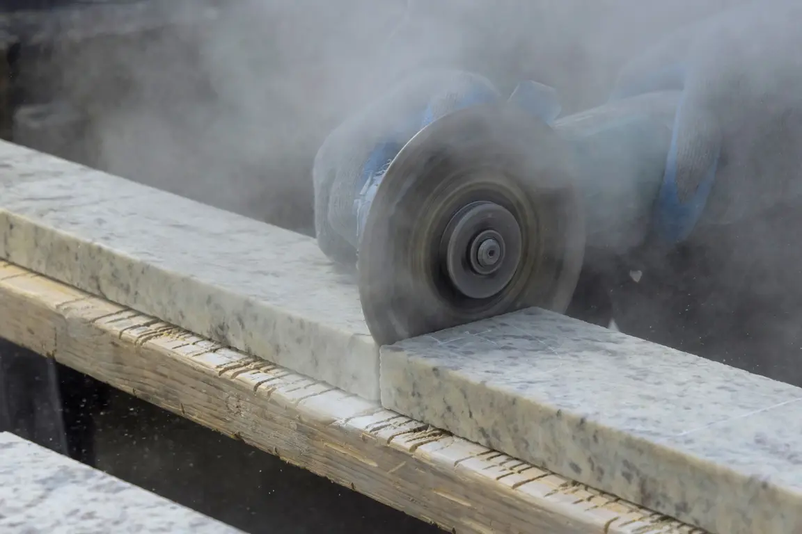 Image of electric saw