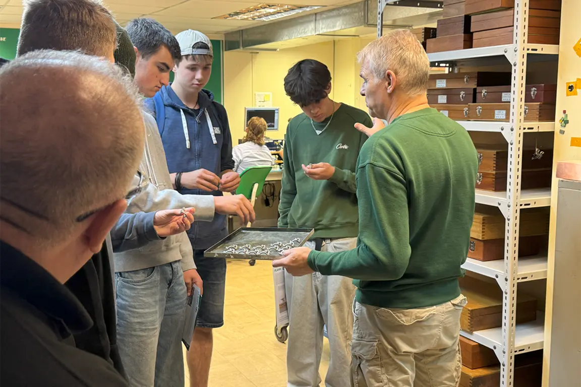 students getting demonstration 