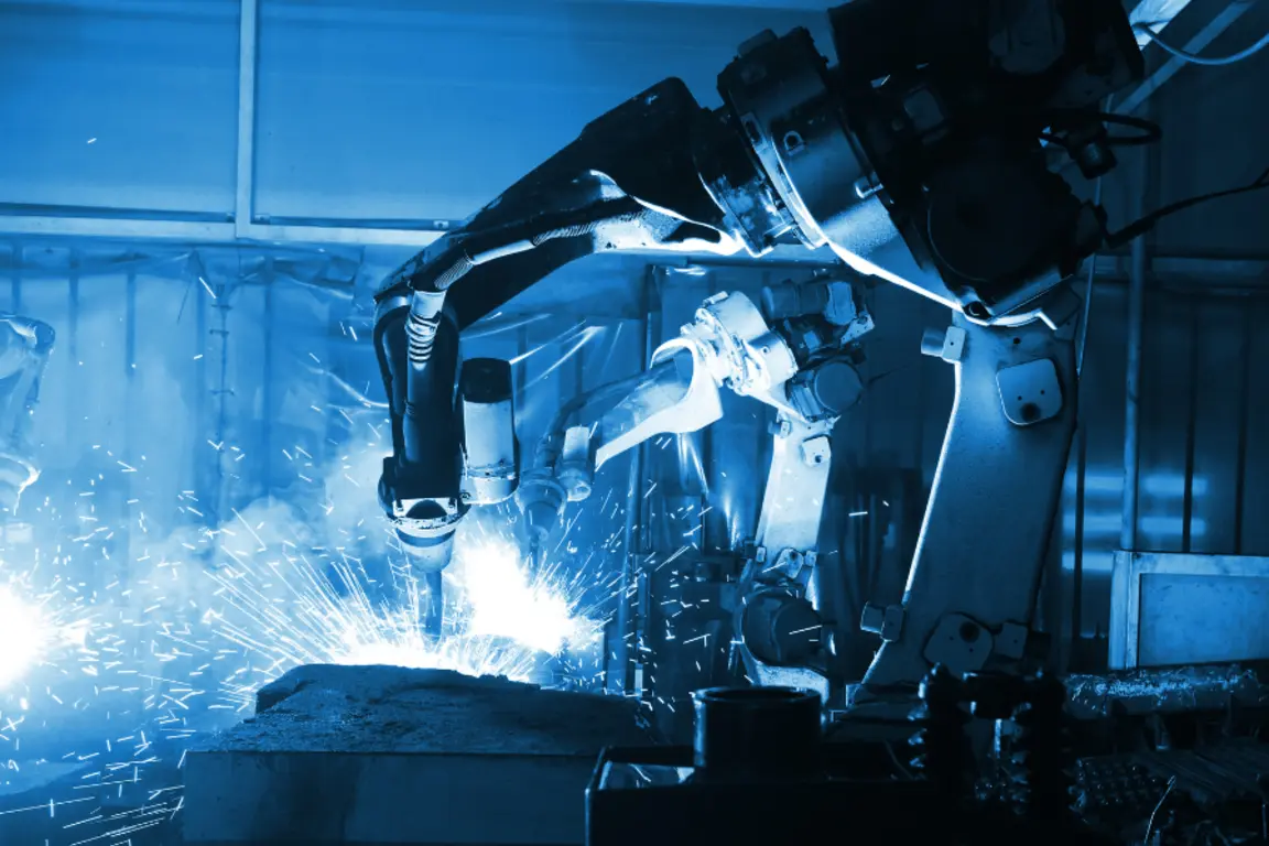 Mechanical arm in factory laser cutting